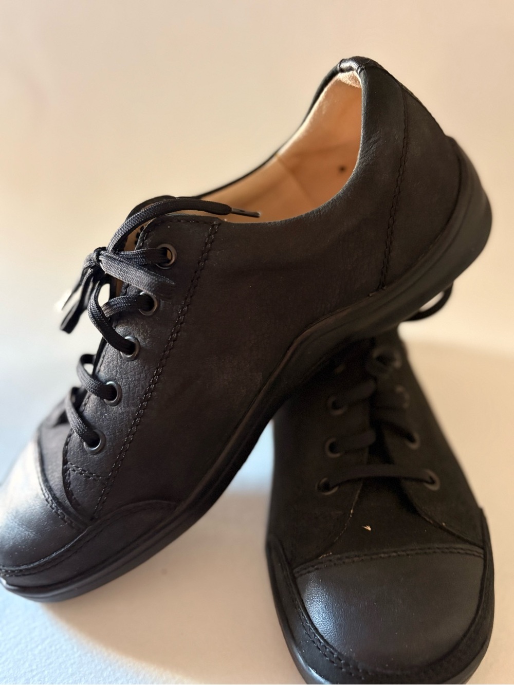 Finn Comfort Black Leather Lace-Up Flats